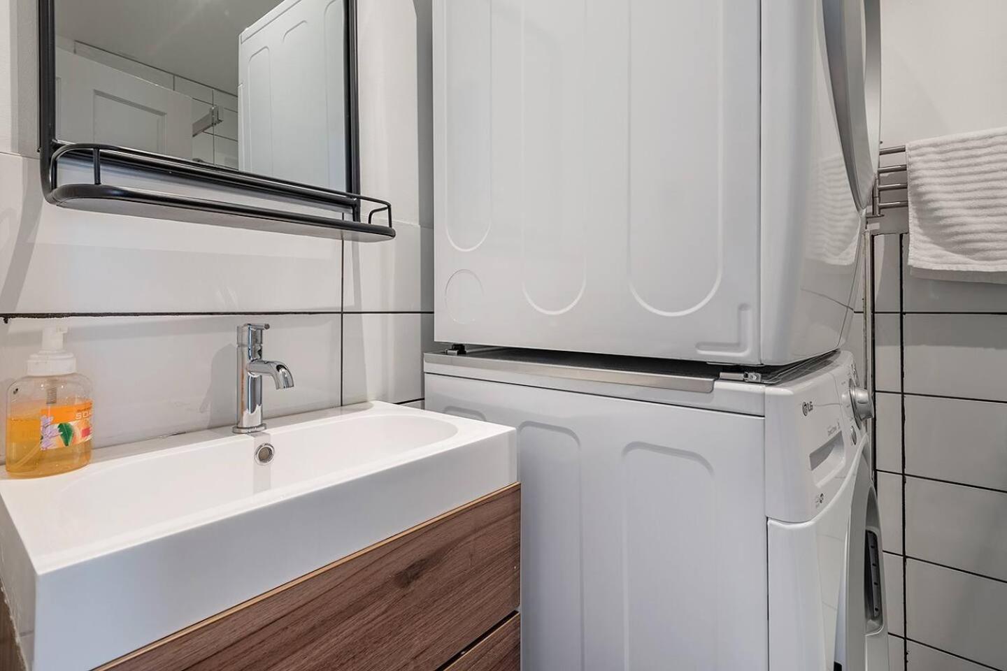 5-Star Prime Location - Bright Condo Montréal Eksteriør billede